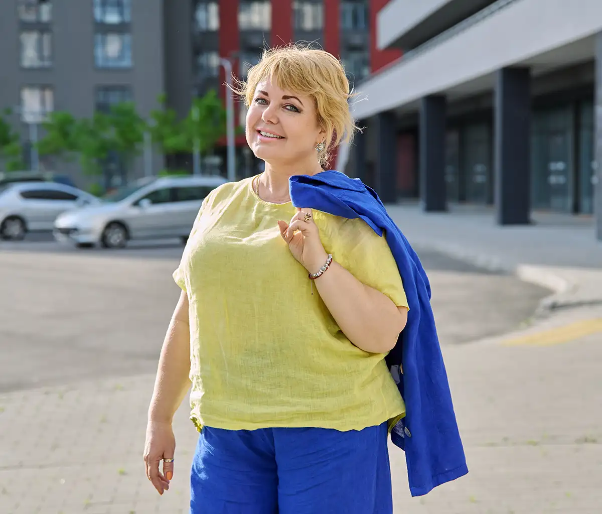 Casual chic femme ronde : sublimer ses formes avec style