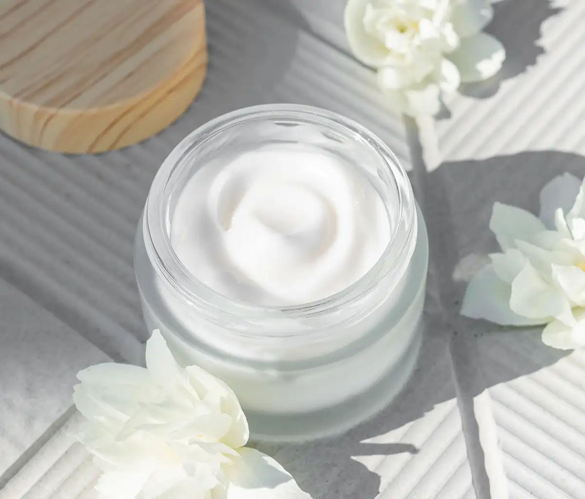 Crème anti-rides femme 50 ans : comment bien choisir