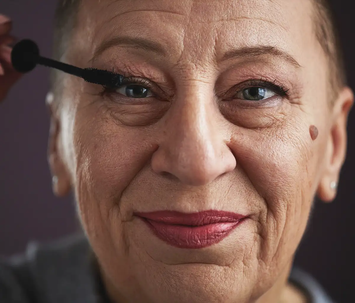 Maquillage des yeux femme 50 ans : raviver le regard