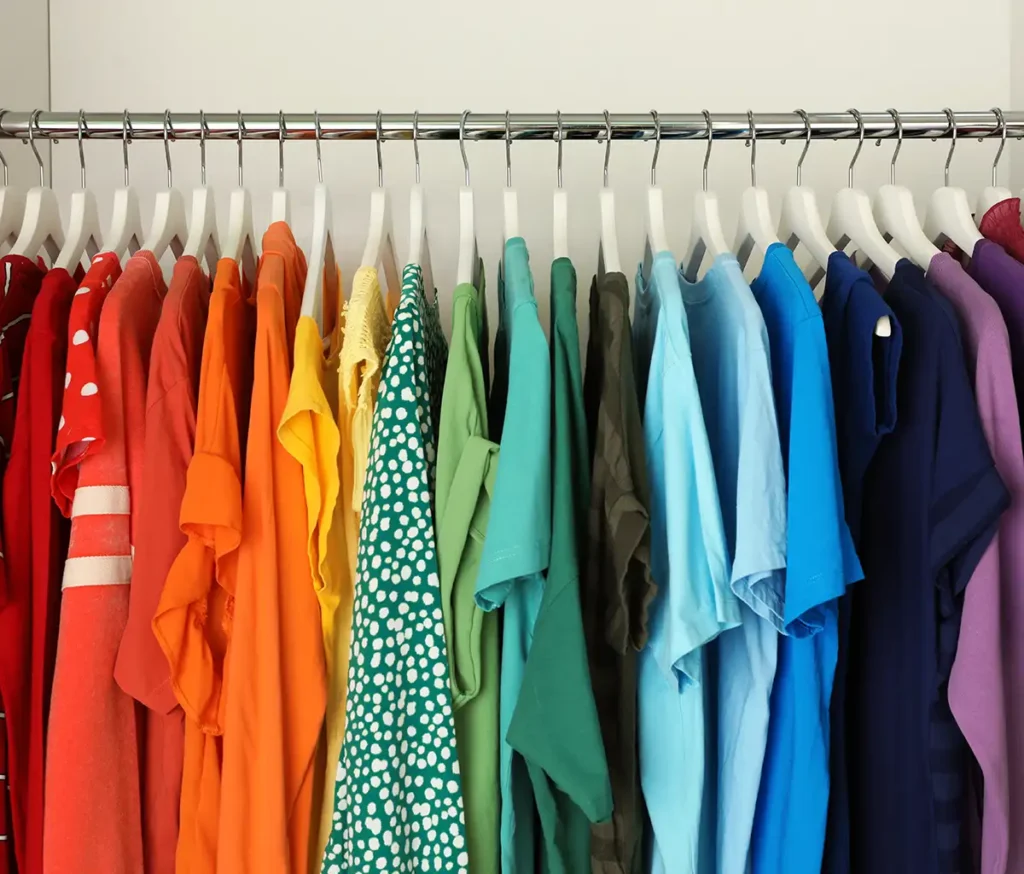 palette couleurs garde-robe femme 50 ans