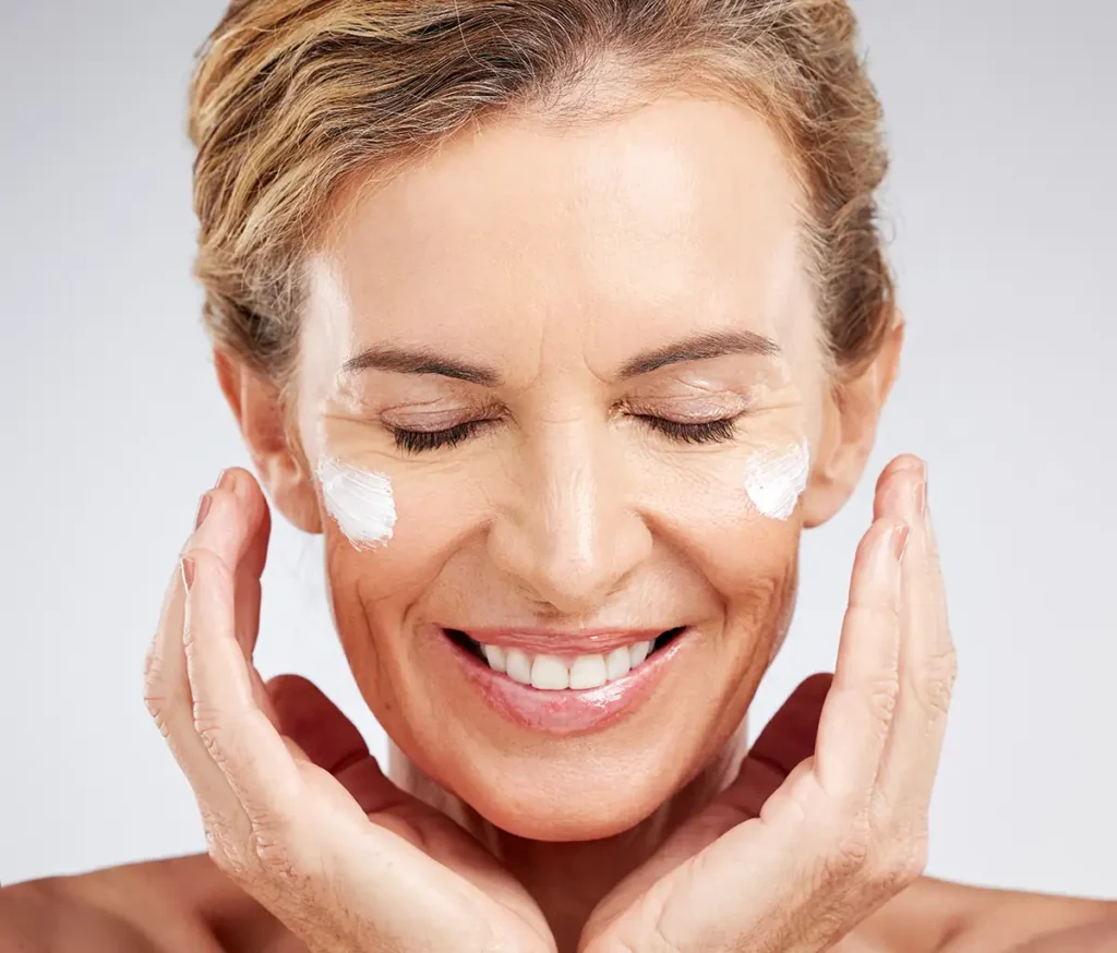 Soin visage anti-âge : la routine idéale après 50 ans