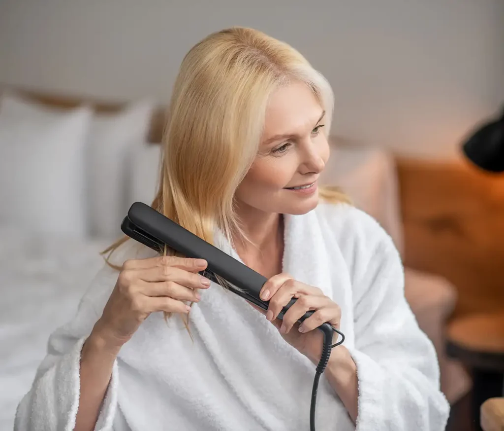 technique plaquage cheveux pas à pas brosse en poils de sanglier